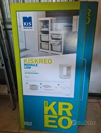 Mobili con cestoni ancora imballati