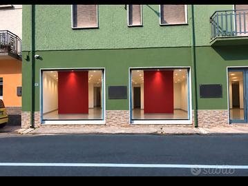 Locale commerciale con ampie vetrine