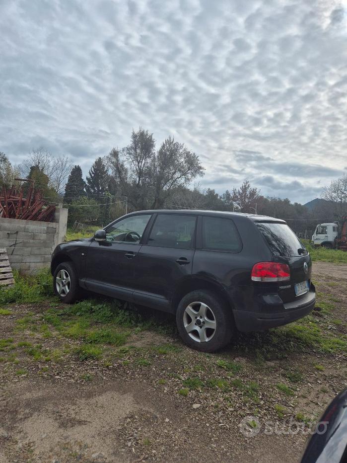 VOLKSWAGEN Touareg