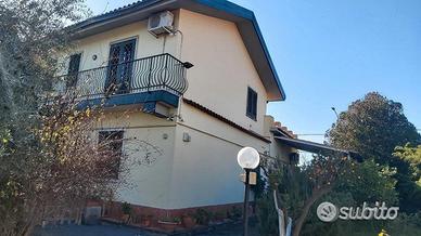 Sant'Agata Li Battiati - Villa Singola con Giardi