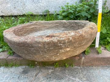 Antichissima ciotola in pietra