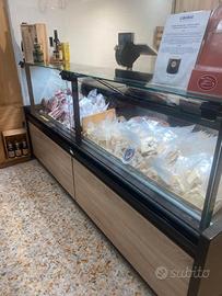 Banco vetrina gastronomia + retrobanco con alzata