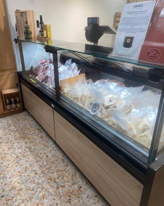 Banco vetrina gastronomia + retrobanco con alzata