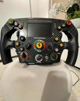 volante e motore trustmaster