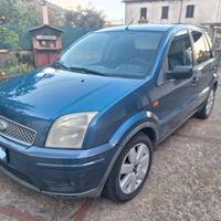 Ford Fusion 1.4 TDCi – 2005 – 243000 km – 1.200€ 