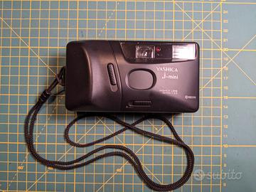 MACCHINA FOTOGRAFICA VINTAGE YASHICA J-MINI
