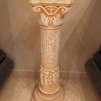 Colonna decorativa in stile classico