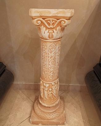 Colonna decorativa in stile classico