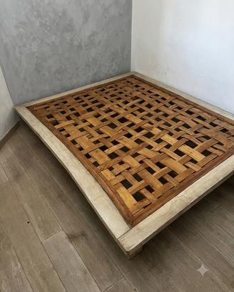 Letto in legno massello con rete a intrecciata