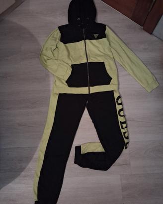 tuta guess con loghi cuciti 