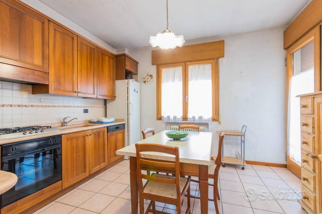 Casa – Bassano del Grappa, Ca' Baroncello, Pilastroni - Altro