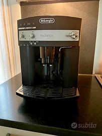 MACCHINA CAFFE' DE LONGHI