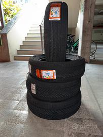 4 pneumatici Tracmax 215/65 R16 98V All Season