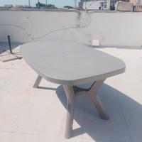 tavolo in plastica 