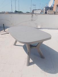 tavolo in plastica 