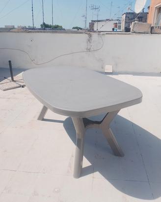 tavolo in plastica 