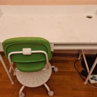 scrivania e seida per bambino