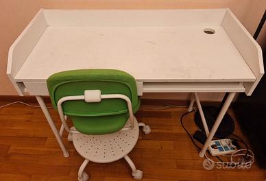 scrivania e seida per bambino