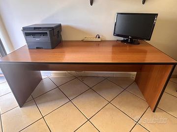 Scrivania in legno
