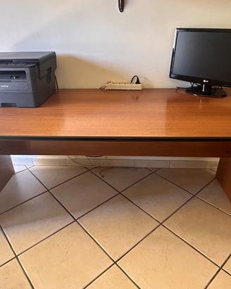 Scrivania in legno