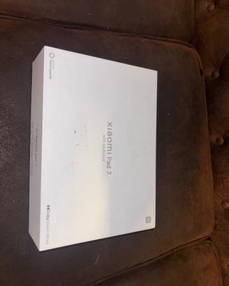 Xiaomi Pad 7 con tastiera, scatola e accessori