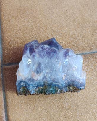 Pietra grezza minerale naturale DRUSA AMETISTA