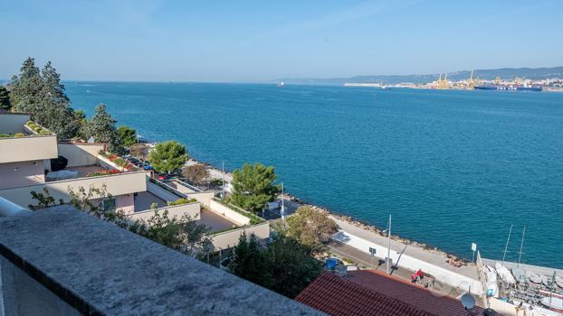 Muggia con terrazzo sul mare