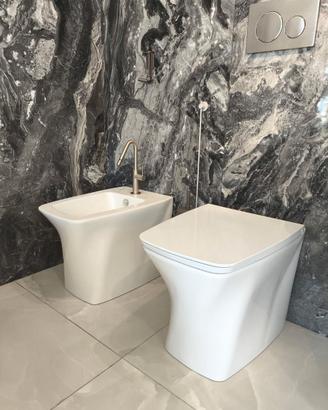 Sanitari a terra NUOVI, marchio AZZURRA, bianchi