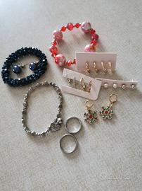 3 braccialetti, 8 paia orecchini, 2 anelli