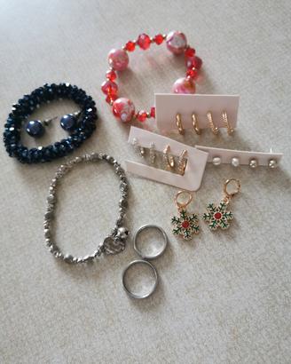 3 braccialetti, 8 paia orecchini, 2 anelli
