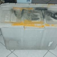 armadio e contenitori in plastica 