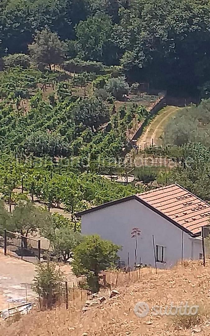 Terreno con fabbricato a Linguaglossa - Vista 2