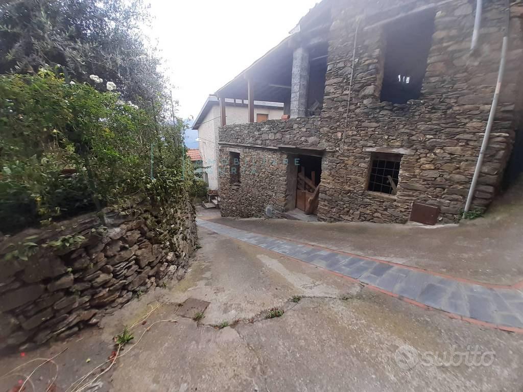 Rustico / Casale di 120 m² con 5 locali e box auto - Vista 3
