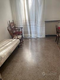 Camere singole arredate