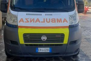 AMBULANZA ANNO 2012 SU BASE FIAT DUCATO.
