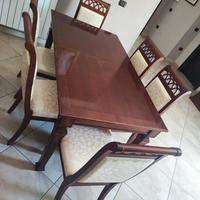 Tavolo con sei sedie in legno massello 