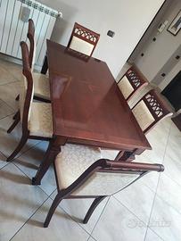 Tavolo con sei sedie in legno massello 
