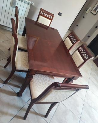 Tavolo con sei sedie in legno massello 