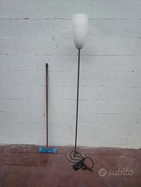Lampada a stelo con variatore di luminosità