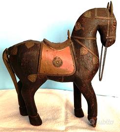 CAVALLO IN LEGNO INTAGLIATO A MANO