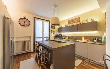 Appartamento su due livelli, Viale Lombardia, 6 Cu