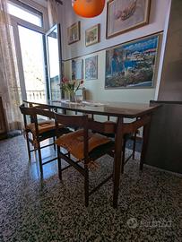 tavolo della cucina con 6 sedie