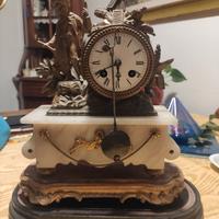 Antico orologio a pendolo 