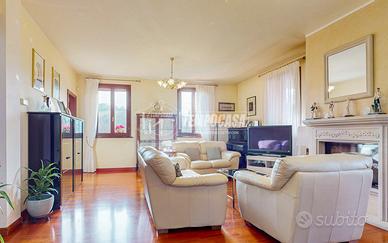 SPLENDIDA VILLA CON GIARDINO TERRAZZA E PERTINENZE