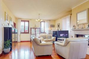 SPLENDIDA VILLA CON GIARDINO TERRAZZA E PERTINENZE