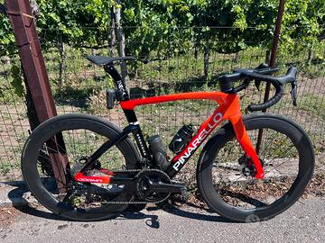 Pinarello F team Ineos 2025