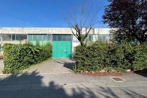 Immobile di 420 m² con 2 locali a Mariano Comense