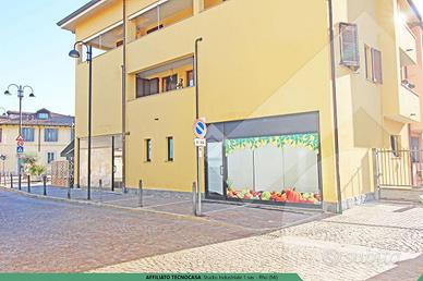 NEGOZIO A PREGNANA MILANESE