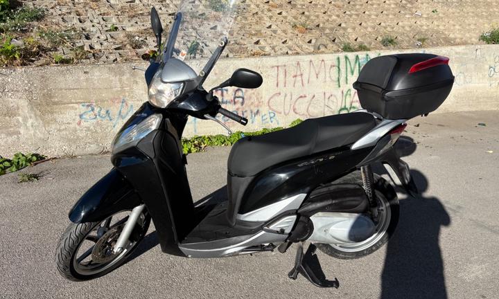 Honda SH 300 - 2012 entra leggi
