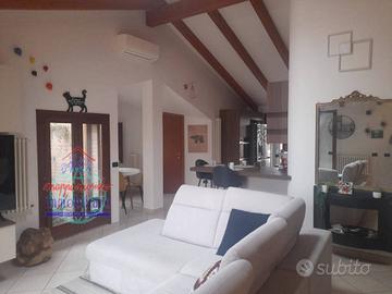 Appartamento di 110 m² con 4 locali e box auto a S